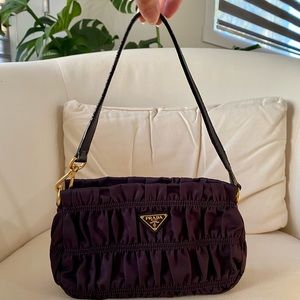 Authentic PRADA handbag✨